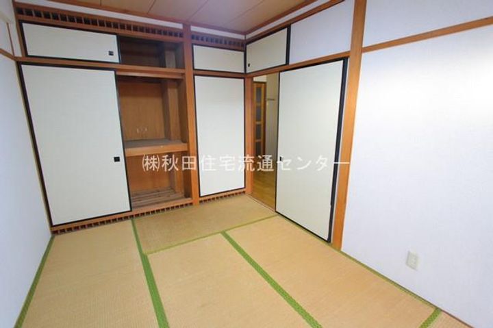 大町マンション405の居間