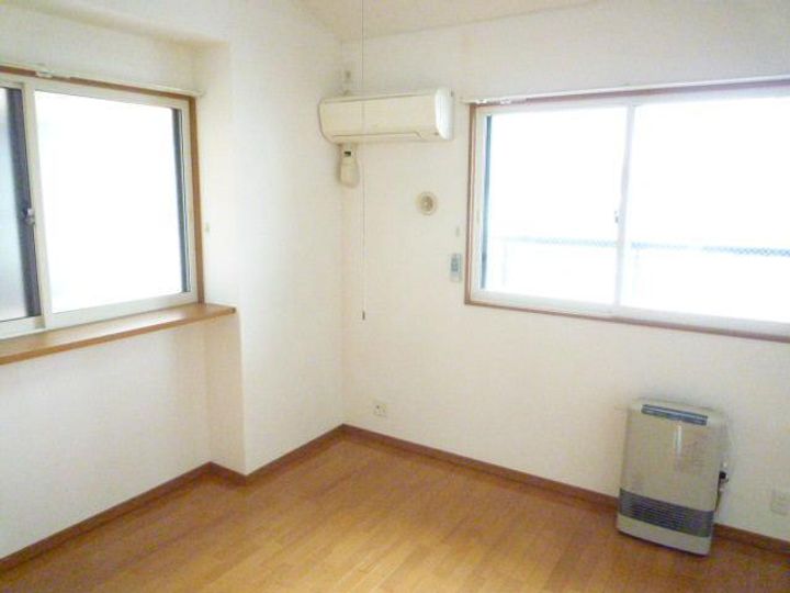 メゾンド菅原三八  E105の居間