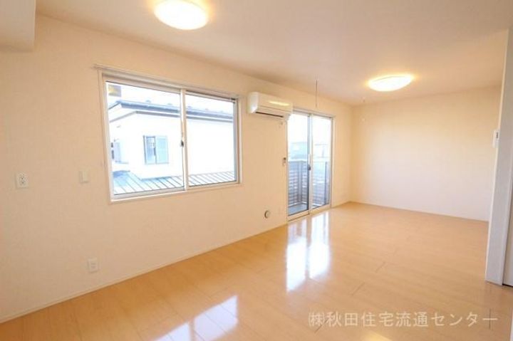 ウィット富樫の居間