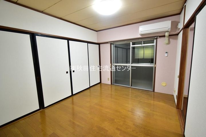 ラ・スペランツァ山王201の居間