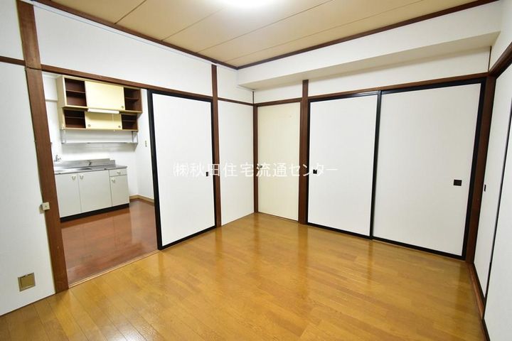 ラ・スペランツァ山王201の居間