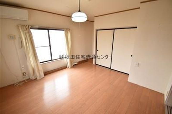 メープルオーク203の居間