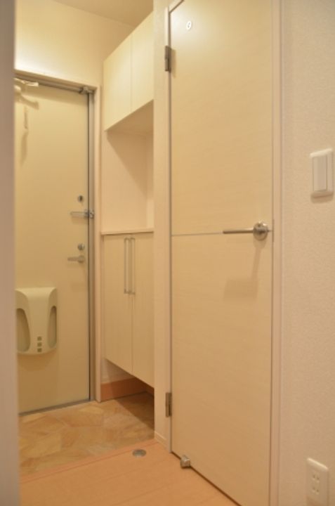 大阪府泉大津市二田町2丁目(アパート)の賃貸物件の玄関