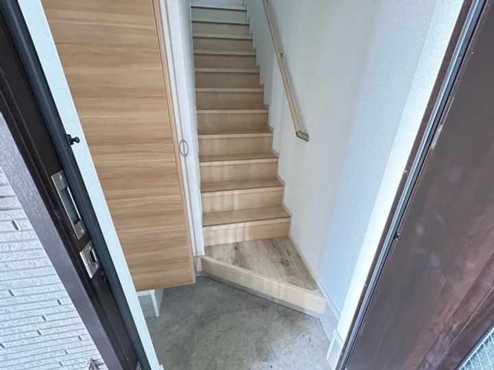 大阪府和泉市小田町2丁目(アパート)の賃貸物件の玄関