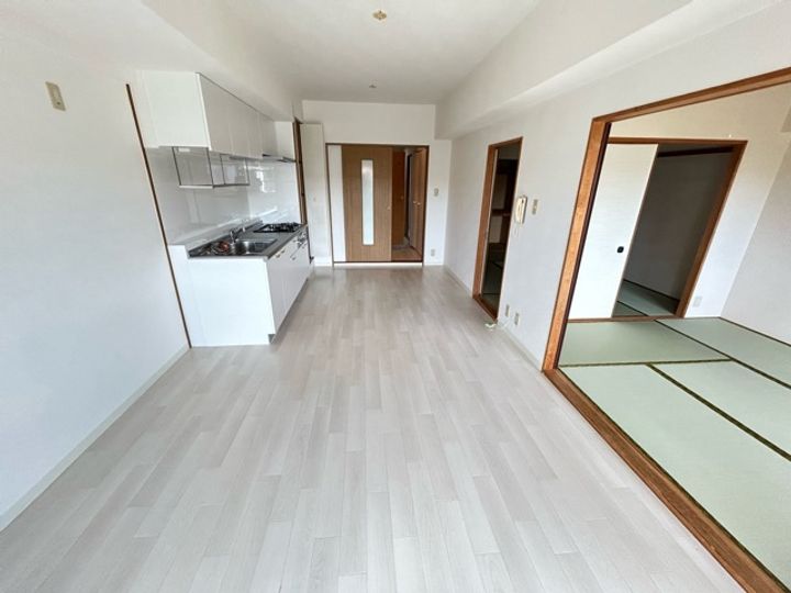 大阪府高石市羽衣5丁目(マンション)の賃貸物件の居間