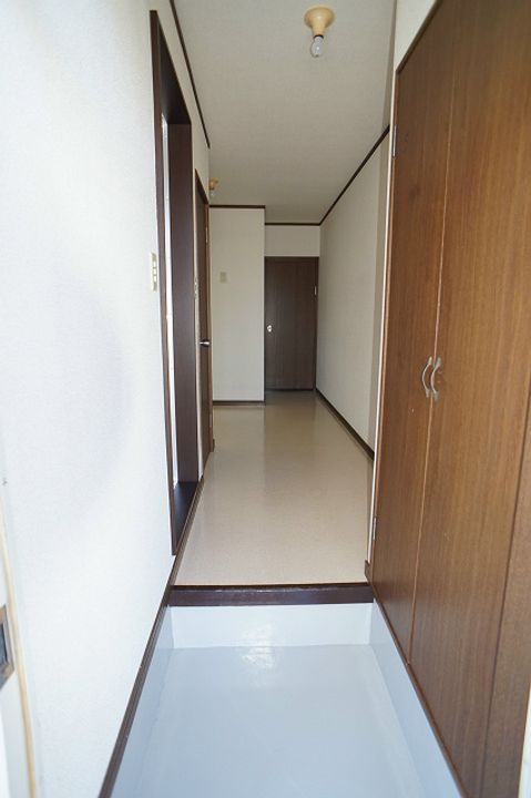 ニューシティ今之浦104の玄関