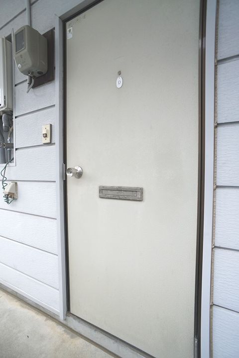 ハイツ門名の玄関