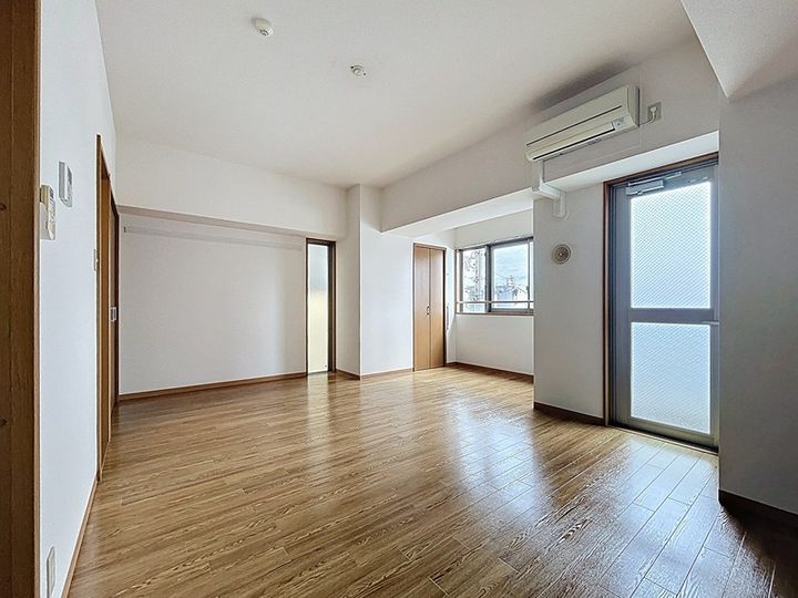 アルベルゴ三松館303の居間