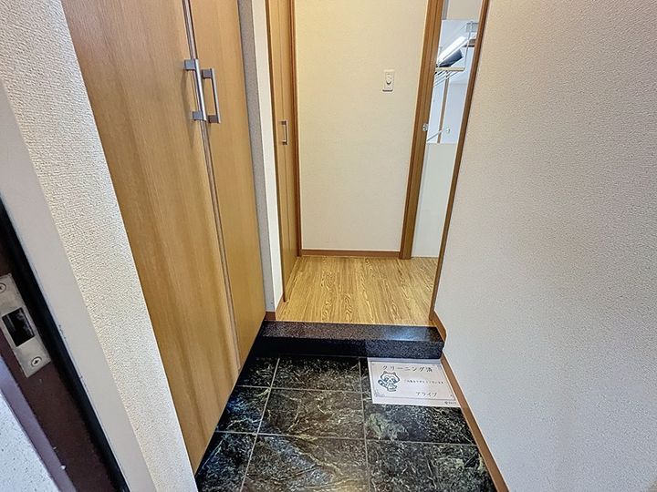 アルベルゴ三松館303の玄関