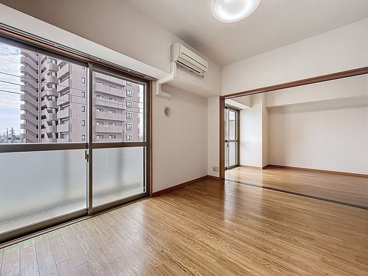 アルベルゴ三松館402の居間