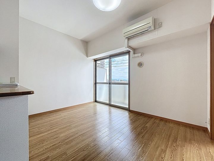 アルベルゴ三松館402の居間