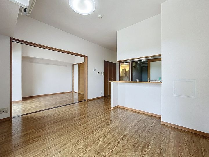 アルベルゴ三松館402の居間