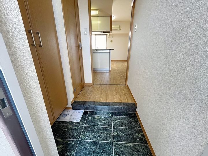 アルベルゴ三松館402の玄関