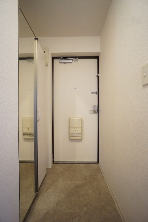メディオ初生壱番館の玄関