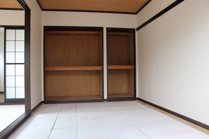 メゾン海老園C棟201の寝室