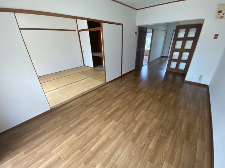 ひまわりビル0101の居間