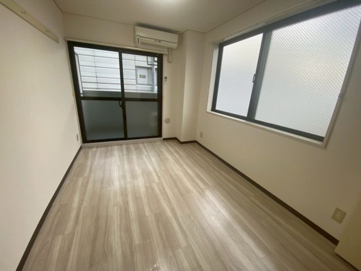 田中興産本社ビル0408の居間