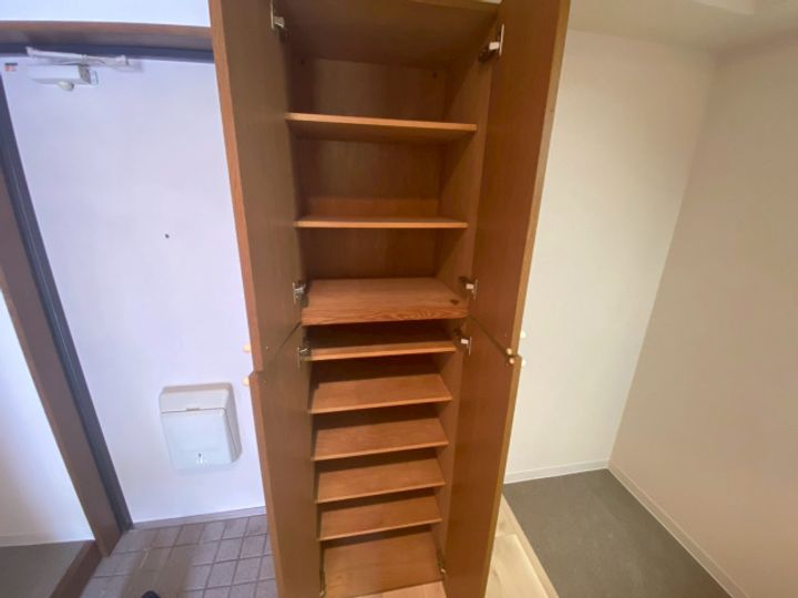 プラティーク川島の玄関