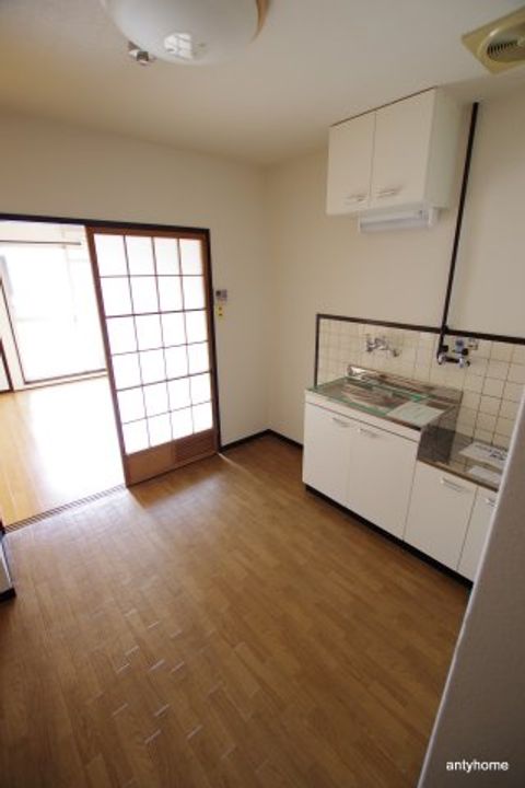 南森町ロイヤルハイツの居間