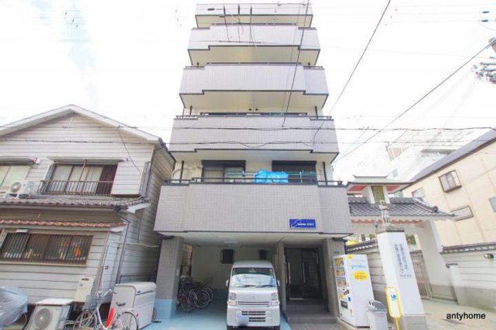 MRM北梅田の外観