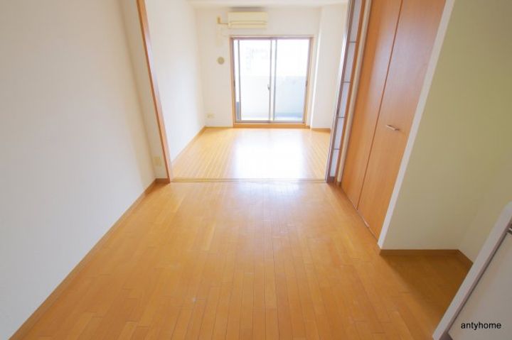 クリーデンス福島の居間