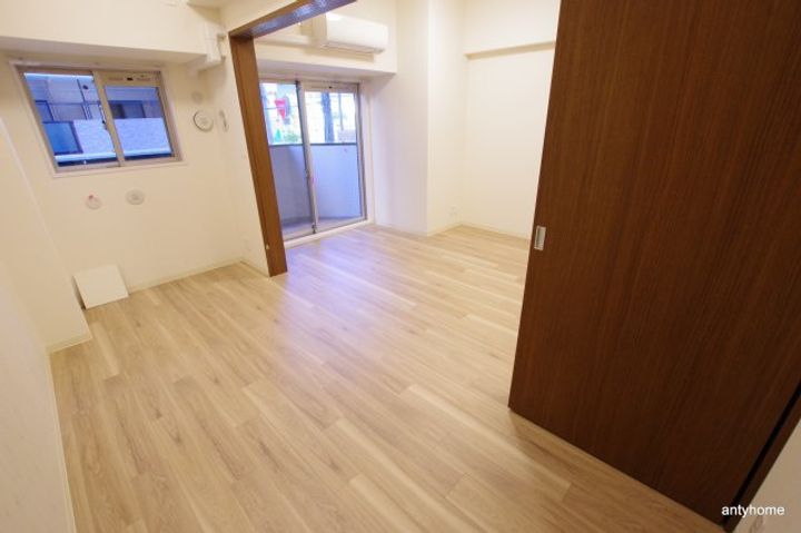 プレサンス阿波座駅前の居間