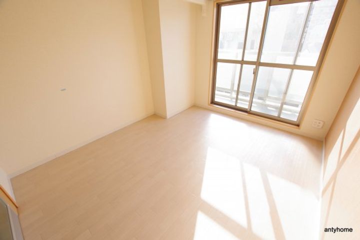 Gramercy Juso-higashi 2ndの居間