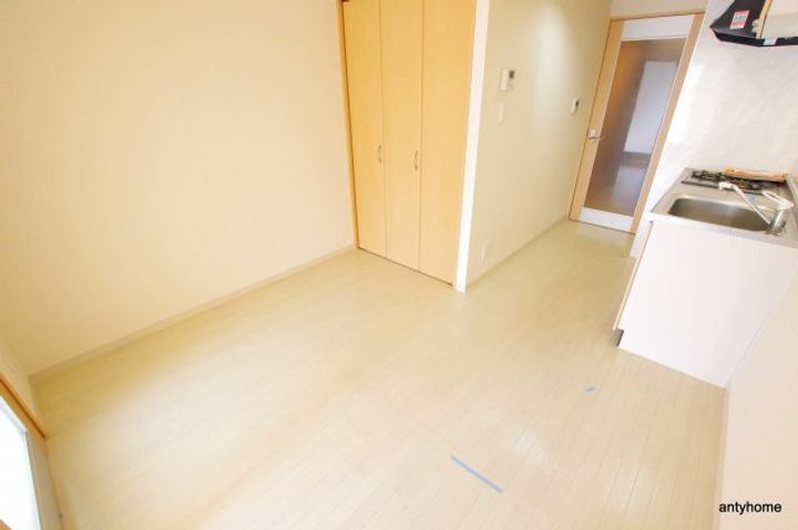 Gramercy Juso-higashi 2ndの居間