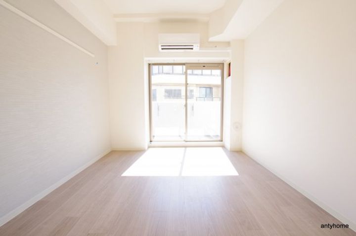 プレサンス新大阪イオリアの居間