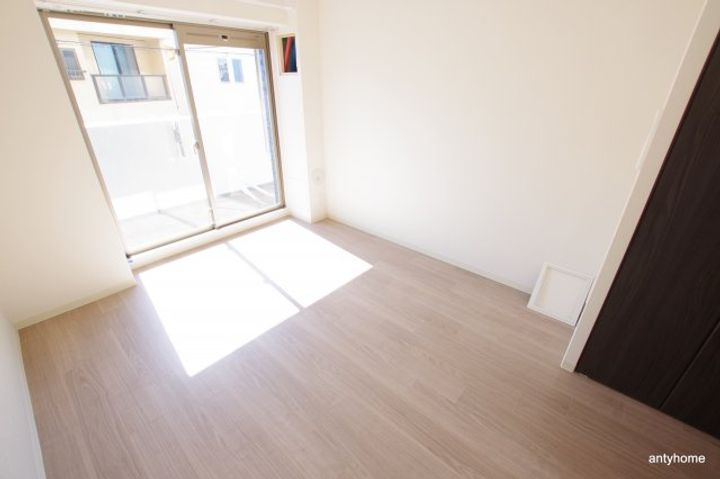 プレサンス新大阪イオリアの居間