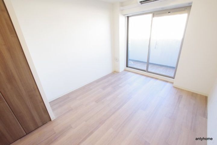 プレサンス新大阪イオリアの居間