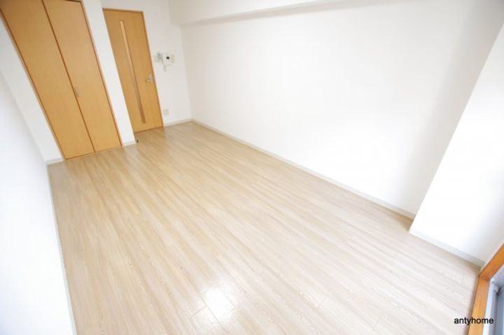 アーデン新大阪の居間