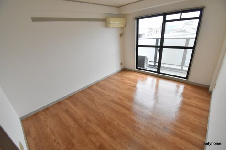 江坂ハイツ8の居間