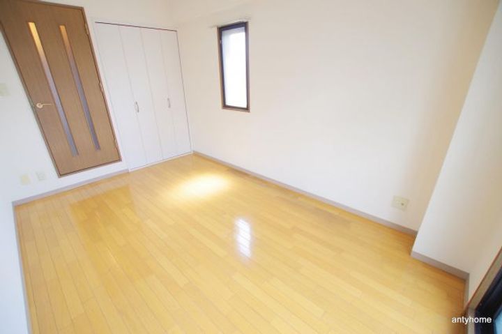 ロイヤル天満橋の居間