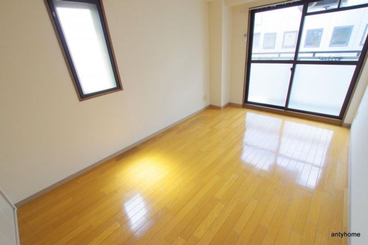 ロイヤル天満橋の寝室