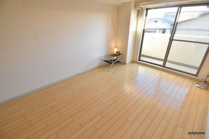 大阪府吹田市江坂町5丁目(マンション)の賃貸物件の居間
