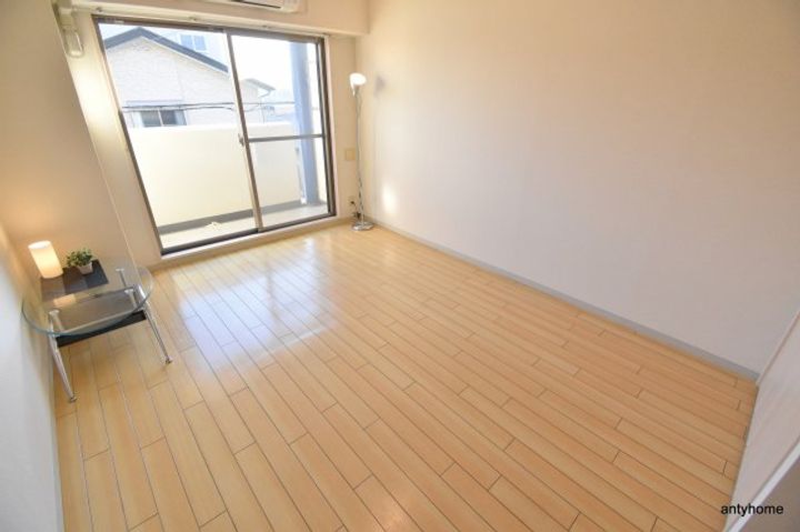 大阪府吹田市江坂町5丁目(マンション)の賃貸物件の居間