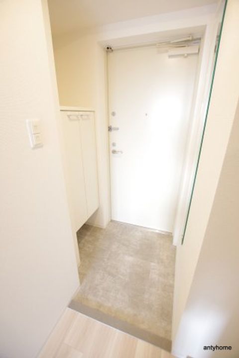 セレニテ桜川駅前プリエの玄関