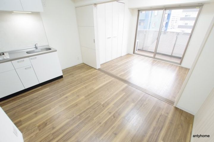 RIDGEガーデン江坂Ⅰの居間