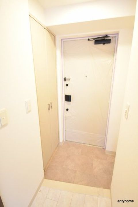 エステムコート新梅田の玄関