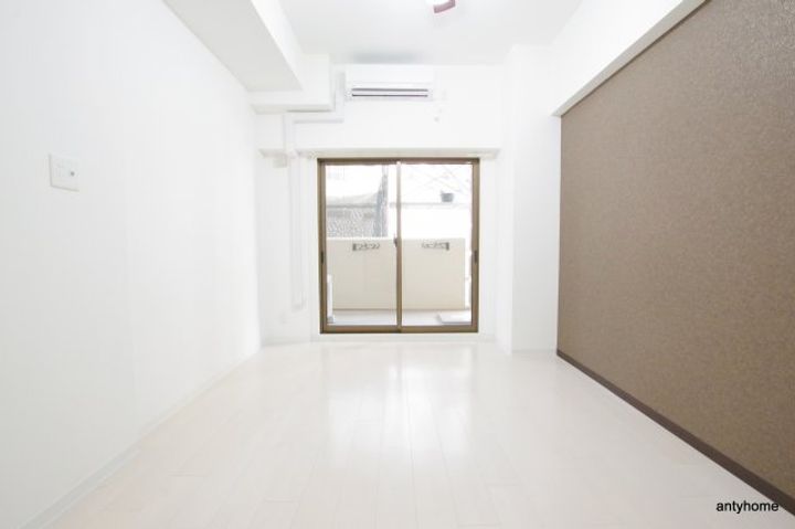 Luxe西長堀の居間