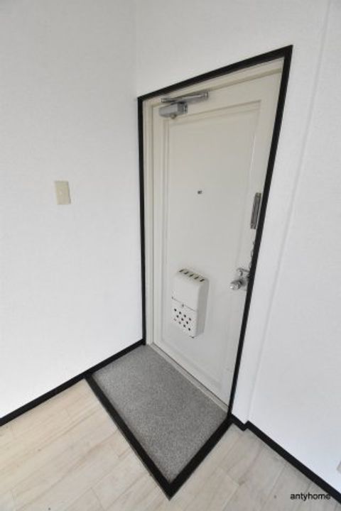 淡路メゾンフラワーの玄関