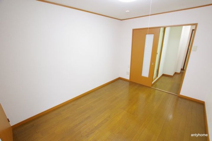 リバティー御幸の居間