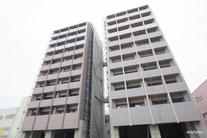 ファーストフィオーレ江坂ウエストの外観