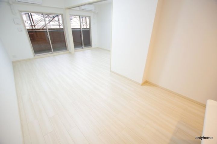 大阪府大阪市浪速区元町2丁目(マンション)の賃貸物件の居間