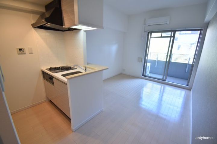 スワンズシティ新大阪の居間