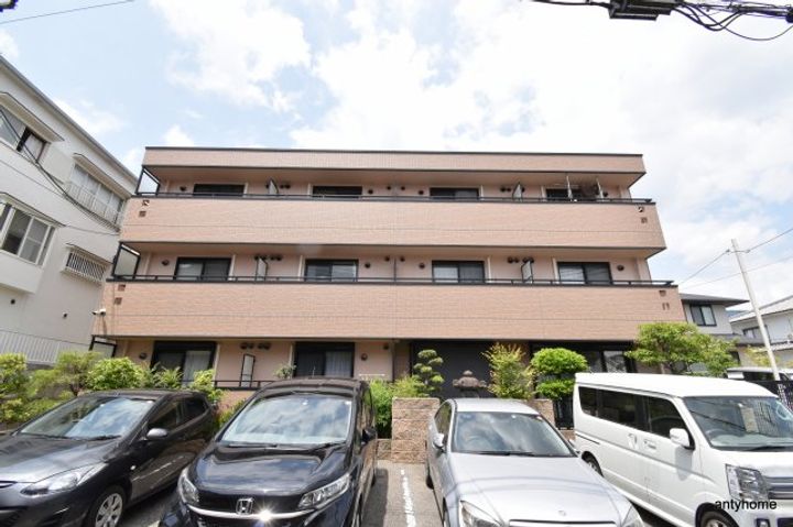 ラトゥール江坂の外観