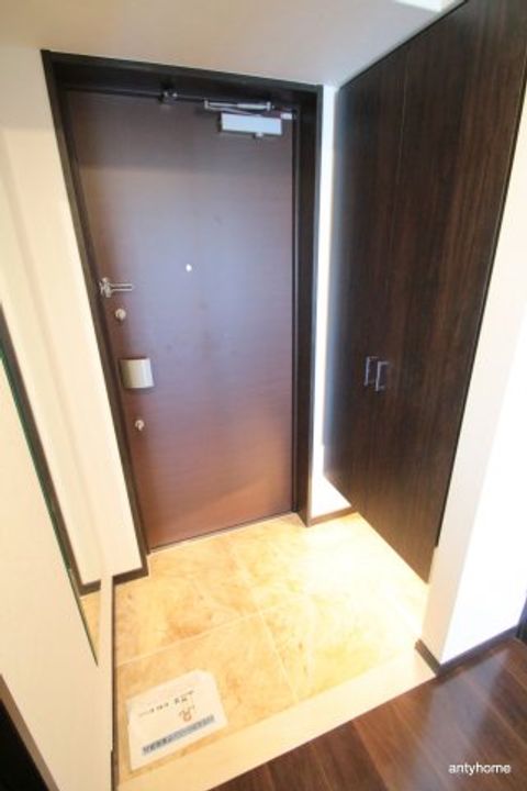 プレジオ江坂2の玄関