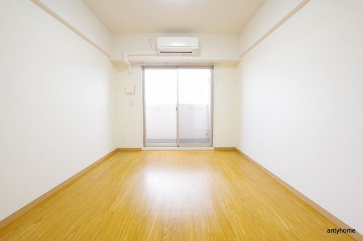 アリビオ江坂南金田の居間