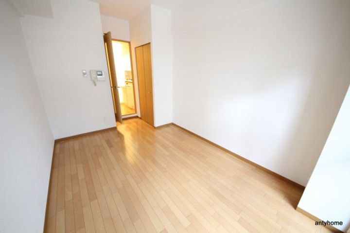 大阪府大阪市北区南森町2丁目(マンション)の賃貸物件の居間